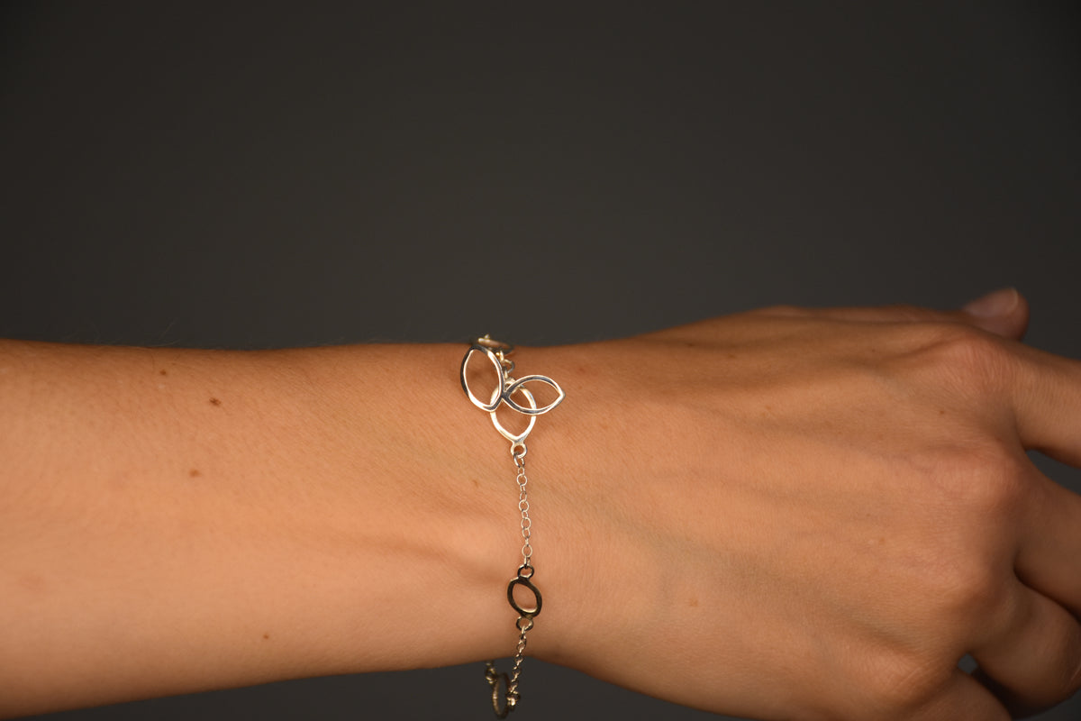 Moss Kyanite Station Bracelet in Sterling Silver